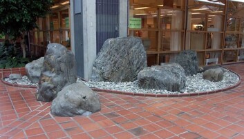 Geir Stormoens installasjon i naturstein, slik den opprinnelig så ut. Geir Stormoens installasjon i naturstein, slik den opprinnelig så ut.