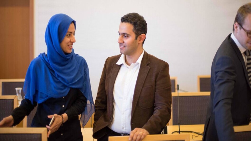 Hamideh Kaffash og Shahin Akbarnejad saksøkte staten for å få oppholdstillatelse i Norge, men tapte saken i fjor sommer. Nå har de likevel fått oppholdstillatelse. Hamideh Kaffash og Shahin Akbarnejad saksøkte staten for å få oppholdstillatelse i Norge, men tapte saken i fjor sommer. Nå har de likevel fått oppholdstillatelse.