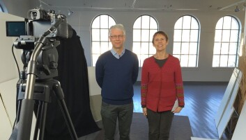 Mer kunnskap. Mooc-en UiB-professor Bente Moen leder skal bidra til mer kunnskap om hvordan en unngår dødsfall og skader i arbeidslivet. Her under innspilling av video sammen med professorkollega Magne Bråtveit. Mer kunnskap. Mooc-en UiB-professor Bente Moen leder skal bidra til mer kunnskap om hvordan en unngår dødsfall og skader i arbeidslivet. Her under innspilling av video sammen med professorkollega Magne Bråtveit.