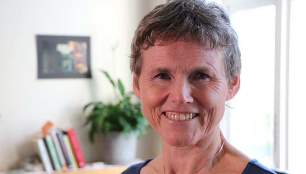 - Jeg bestrider ikke at evolusjonspsykologene kan ha rett i sine påstander innimellom. Blind høne finner også korn, konstaterer Agnes Bolsø. - Jeg bestrider ikke at evolusjonspsykologene kan ha rett i sine påstander innimellom. Blind høne finner også korn, konstaterer Agnes Bolsø.