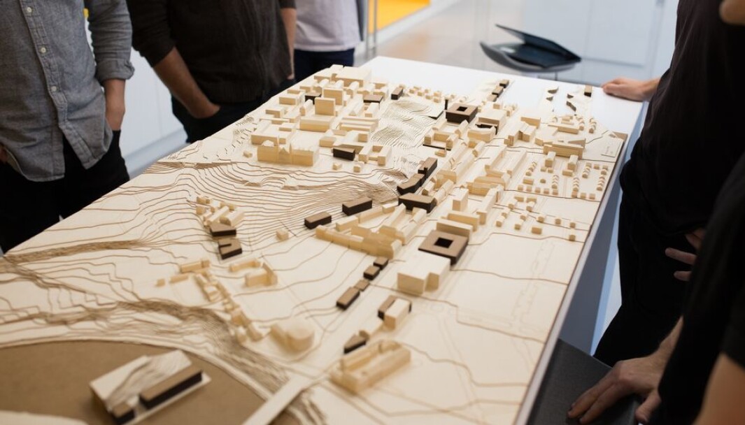 Mens arkitekter og designere klør seg i hodet og forsøker å finne ut av hvordan et nytt NTNU-campus til slutt skal se ut har Fakultet for arkitektur og design ansatt nye instituttledere. Mens arkitekter og designere klør seg i hodet og forsøker å finne ut av hvordan et nytt NTNU-campus til slutt skal se ut har Fakultet for arkitektur og design ansatt nye instituttledere.