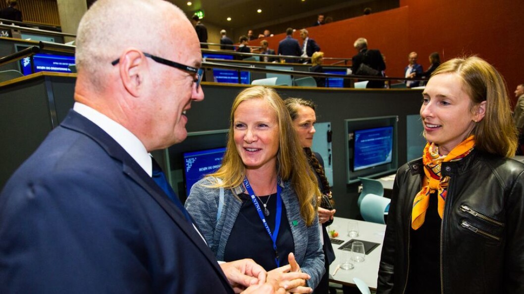 NTNU-rektor Gunnar Bovim, UHR-leder og NMBU-rektor Mari Sundli Tveit og statsråd Iselin Nybø Iselin Nybø. NTNU-rektor Gunnar Bovim, UHR-leder og NMBU-rektor Mari Sundli Tveit og statsråd Iselin Nybø Iselin Nybø.