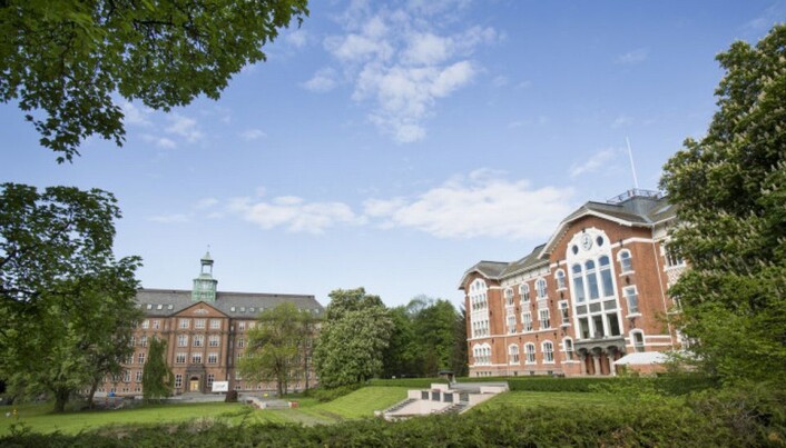 Det landbruksrettede forskningsmiljøet på Ås blir stadig større med sammenslåingen av tre landbruksinstitutter i 2015. Her fra Norges miljø- og biovitenskapelige universitet som er utgangspunktet for samlokaliseringen av landbruksforskningen på Ås. Det landbruksrettede forskningsmiljøet på Ås blir stadig større med sammenslåingen av tre landbruksinstitutter i 2015. Her fra Norges miljø- og biovitenskapelige universitet som er utgangspunktet for samlokaliseringen av landbruksforskningen på Ås.