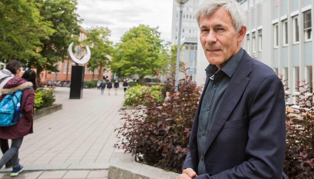 Dekan Olav Bolland ved IV-fakultetet sier at de opplever at for få studenter kommer på campus. Dekan Olav Bolland ved IV-fakultetet sier at de opplever at for få studenter kommer på campus.
