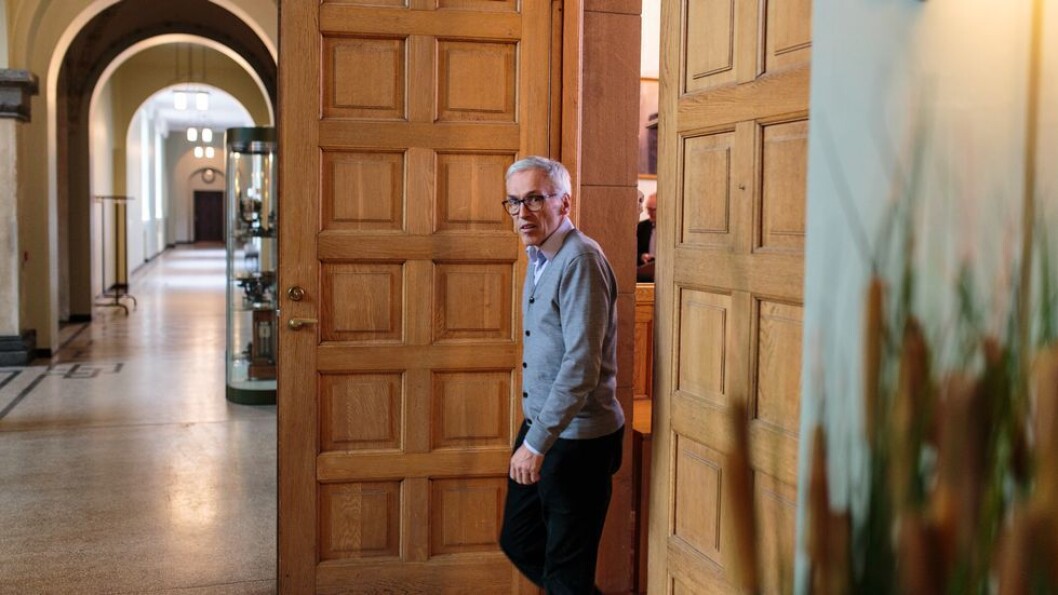 Bjarne Foss, prorektor for forskning ved NTNU, forteller at det felles brevet ble skrevet for å øke sjansen for at de norske universitetene skulle bli hørt. Her avbildet på vei ut fra et styremøte ved NTNU høsten 2017. Bjarne Foss, prorektor for forskning ved NTNU, forteller at det felles brevet ble skrevet for å øke sjansen for at de norske universitetene skulle bli hørt. Her avbildet på vei ut fra et styremøte ved NTNU høsten 2017.