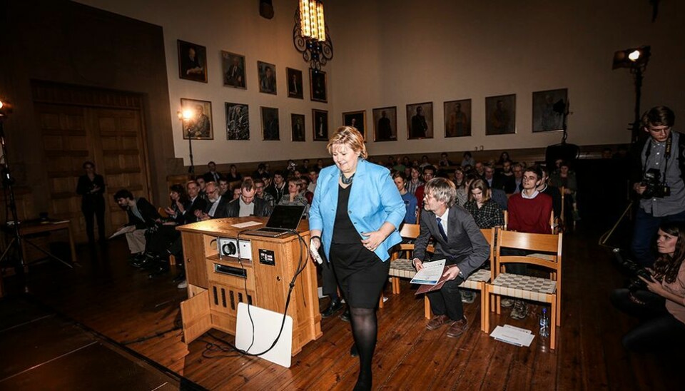 Statsminister Erna Solberg (H) var til stede i Rådsalen på Gløshaugen for å holde tale for finalistene i Abelkonkurransen.