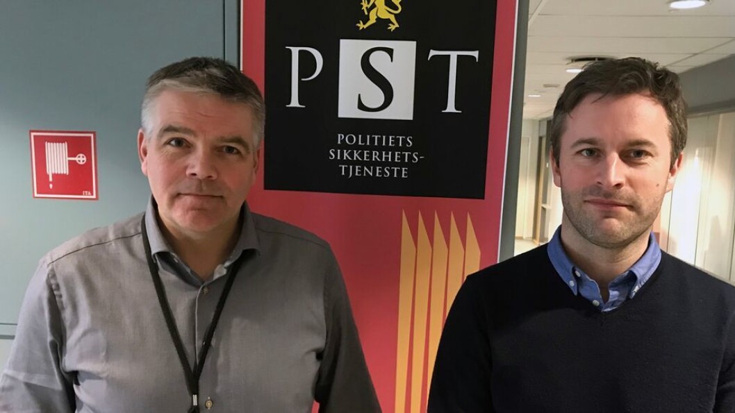 - Forskere er i sin natur grenseløse, man ønsker å dele kunnskap, og det har vi forståelse for, sier PST-sjef i Midt-Norge, Per Hollum (til venstre), og senioranalytiker Per Marius Frost-Nielsen. - Forskere er i sin natur grenseløse, man ønsker å dele kunnskap, og det har vi forståelse for, sier PST-sjef i Midt-Norge, Per Hollum (til venstre), og senioranalytiker Per Marius Frost-Nielsen.