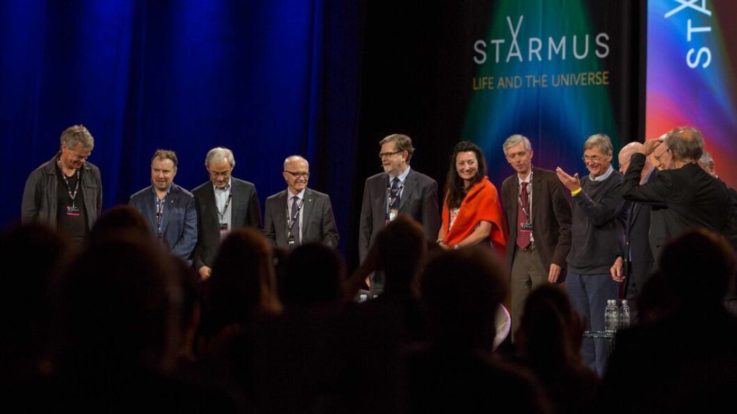 11 nobelprisvinnere: (f.v.) Edvard Moser, Adam Reiss, Chris Pissarides, Finn Kydland, George Smoot, May-Britt Moser, Adam Smith (moderator) Tim Hunt, Robert Wilson, Stefan W. Hell, Susumu Tonegawa og Torsten Wiesel. 11 nobelprisvinnere: (f.v.) Edvard Moser, Adam Reiss, Chris Pissarides, Finn Kydland, George Smoot, May-Britt Moser, Adam Smith (moderator) Tim Hunt, Robert Wilson, Stefan W. Hell, Susumu Tonegawa og Torsten Wiesel.