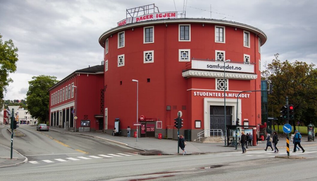 Studentersamfundet i Trondhjem samlet seg til Samfundsmøte lørdag kveld.. Studentersamfundet i Trondhjem samlet seg til Samfundsmøte lørdag kveld..