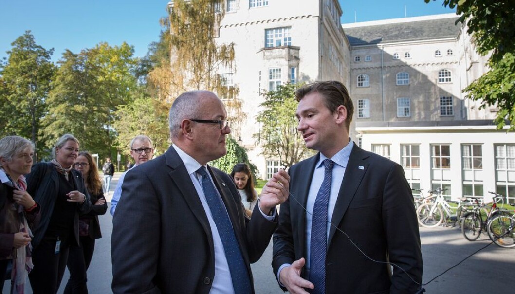 Tidligere NTNU-rektor Gunnar Bovim er blant medlemmene i en nyoppnevnt ytringsfrihetsutvalg. Her sammen med forsknings- og høyere utdanningsminister Henrik Asheim ved en tidligere anledning. Tidligere NTNU-rektor Gunnar Bovim er blant medlemmene i en nyoppnevnt ytringsfrihetsutvalg. Her sammen med forsknings- og høyere utdanningsminister Henrik Asheim ved en tidligere anledning.