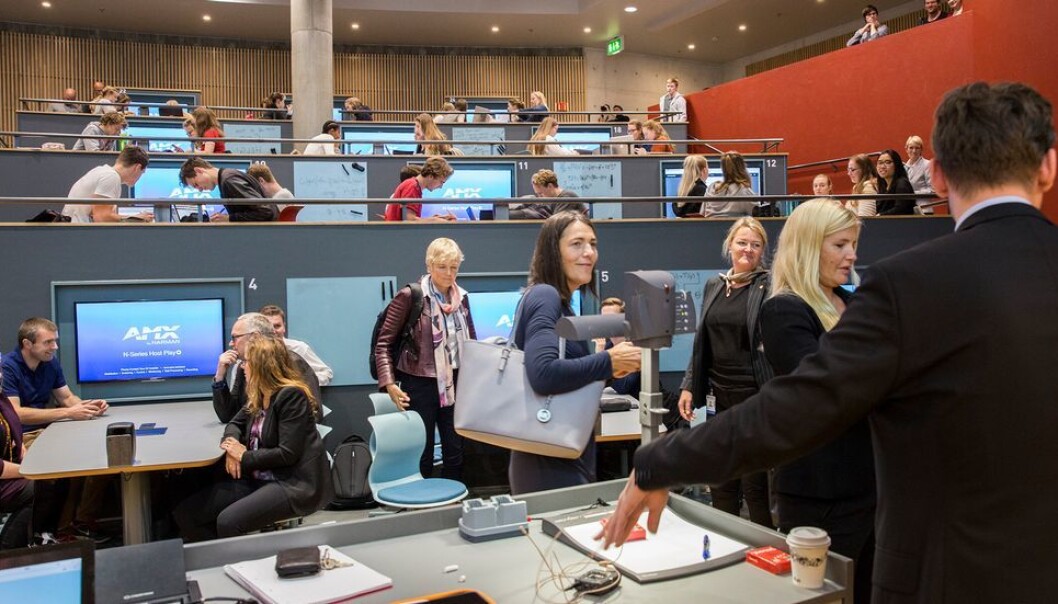 R2 i Realfagbygget som tar 165 studenter er svært ettertraktet i dag, og slettes ikke alle som ønsker får benytte dette læringsarealet, skriver Karina Mathisen. R2 i Realfagbygget som tar 165 studenter er svært ettertraktet i dag, og slettes ikke alle som ønsker får benytte dette læringsarealet, skriver Karina Mathisen.
