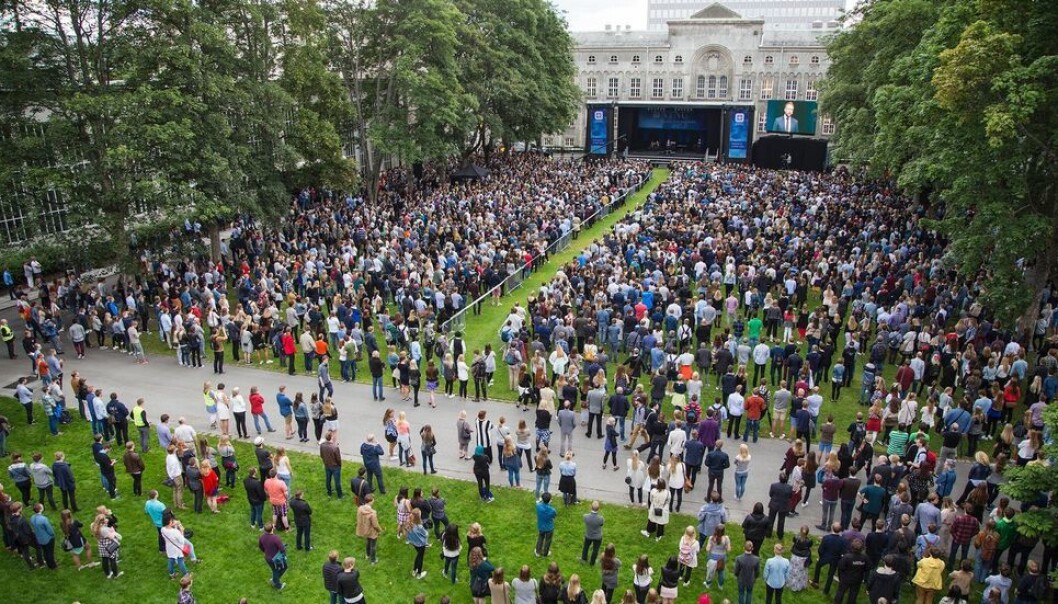 Det blir ikke immatrikulering på gressplenen på Gløshaugen i år heller, men prorektor Marit Reitan forteller at man planlegger fysisk immatrikulering hvor man kan samle studieprogrammene. Det blir ikke immatrikulering på gressplenen på Gløshaugen i år heller, men prorektor Marit Reitan forteller at man planlegger fysisk immatrikulering hvor man kan samle studieprogrammene.