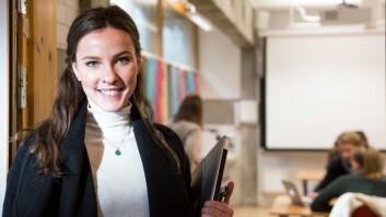 Jeg står her fordi jeg ønsker hjelp til å se over CV-en min, slik at den framstår både strukturert og proff, sier Hedda Wist Lauvdal. Jeg står her fordi jeg ønsker hjelp til å se over CV-en min, slik at den framstår både strukturert og proff, sier Hedda Wist Lauvdal.