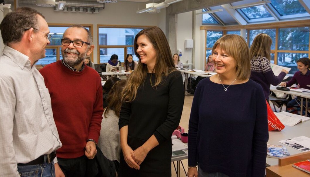 Gleder seg til å komme i gang: Instituttleder Annlaug Bjørsnøs ved institutt for Språk og litteratur sammen med Kjell H. Ullestad, Tone Fredriksen Ydse og Olaf Husby. I bakgrunnen ser vi faglærer Sissel Robbins. Gleder seg til å komme i gang: Instituttleder Annlaug Bjørsnøs ved institutt for Språk og litteratur sammen med Kjell H. Ullestad, Tone Fredriksen Ydse og Olaf Husby. I bakgrunnen ser vi faglærer Sissel Robbins.