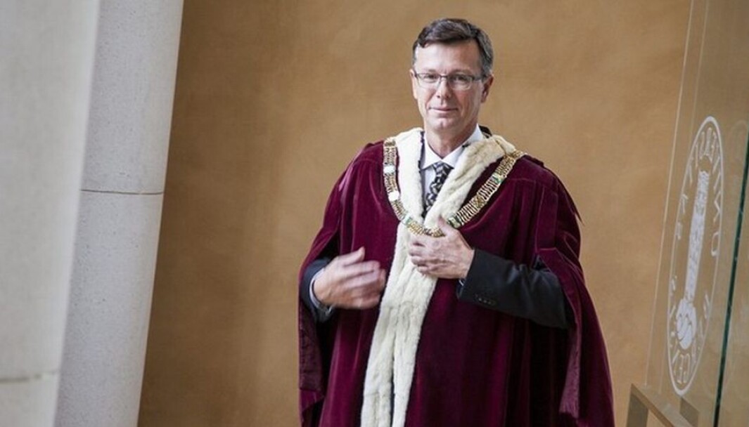 Dag Rune Olsens periode som rektor ved Universitetet i Bergen nærmer seg slutten. I august neste år skifter han universitet og blir rektor i Tromsø. Dag Rune Olsens periode som rektor ved Universitetet i Bergen nærmer seg slutten. I august neste år skifter han universitet og blir rektor i Tromsø.
