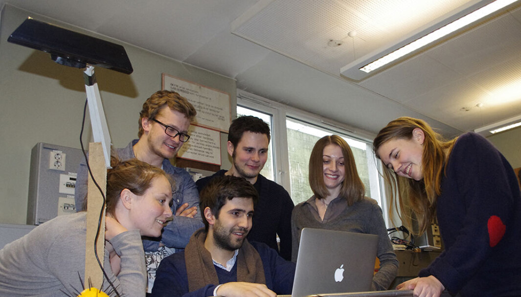 Studentene savnet sosial kontakt, og det ble vesentlig mindre direkte samhandling i det digitale. Studentene savnet sosial kontakt, og det ble vesentlig mindre direkte samhandling i det digitale.