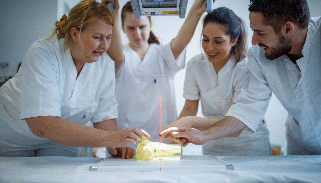 Cowi og Vista analyse får kritikk for å overse viktige momenter i sin samfunnsanalyse. Bildet er fra utdanning av radiografer ved NTNU i Gjøvik, og er tatt før pandemien. Cowi og Vista analyse får kritikk for å overse viktige momenter i sin samfunnsanalyse. Bildet er fra utdanning av radiografer ved NTNU i Gjøvik, og er tatt før pandemien.