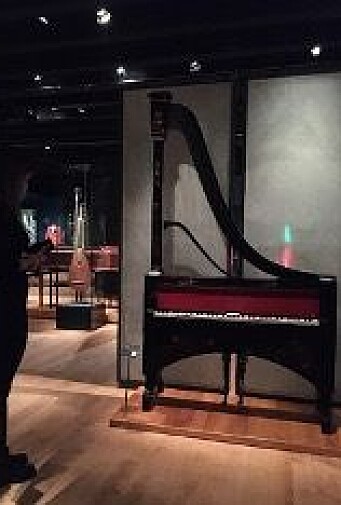 Pianoharpe, Dietz, Paris ca. 1880. Ringve musikkmuseum. Pianoharpe, Dietz, Paris ca. 1880. Ringve musikkmuseum.
