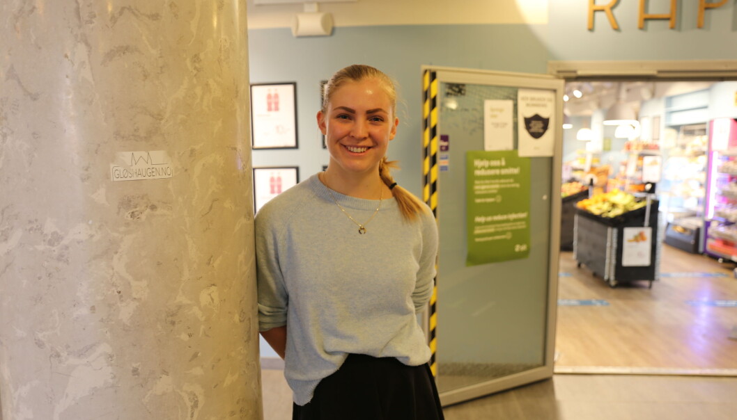 Veronica Kenworthy sier det ikke er så mange andre steder enn universitetsområdet å møte folk på for tiden. Veronica Kenworthy sier det ikke er så mange andre steder enn universitetsområdet å møte folk på for tiden.