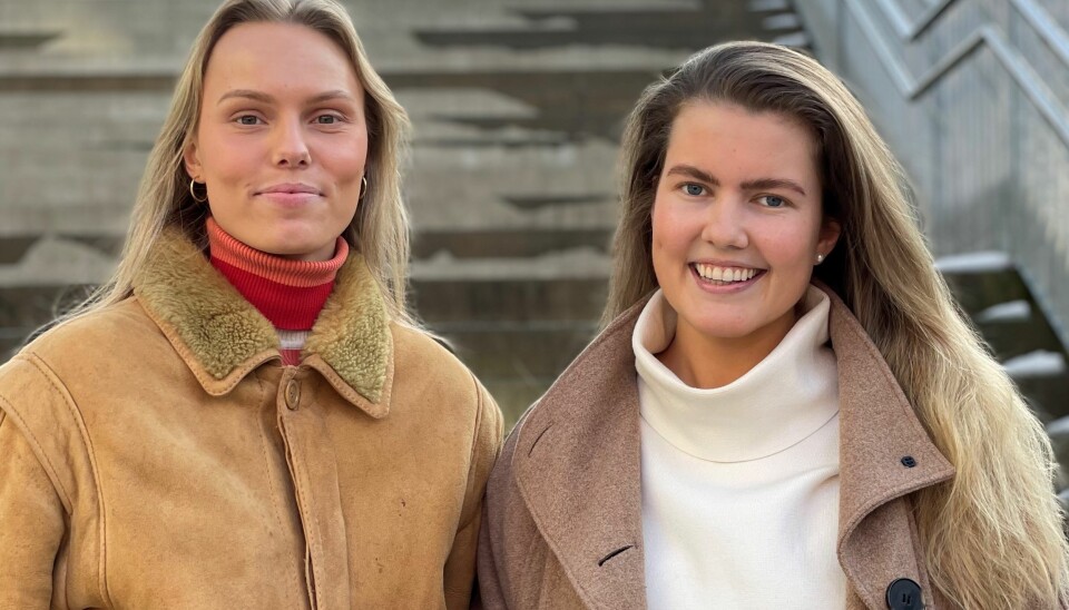 Malin Kamfjord og Anna Gjestvang forteller at medlemmene i deres linjeforening er sulteforet på fysisk sosialisering