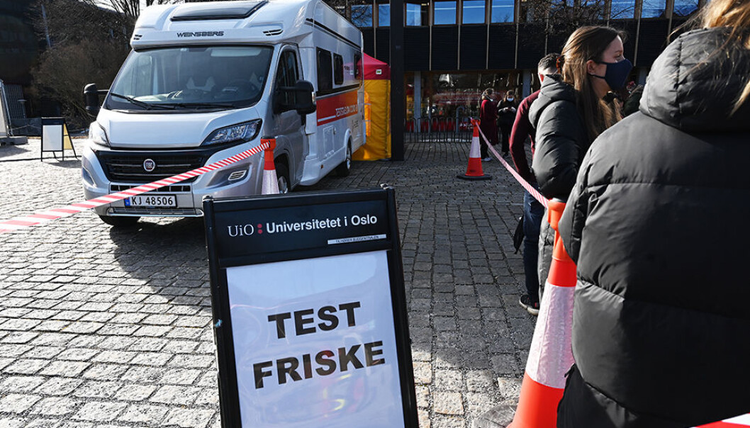 Smittesituasjonen gjør at Universitetet i Oslo stenger campus. Bildet er fra en teststasjon på Blindern tidligere i år. Smittesituasjonen gjør at Universitetet i Oslo stenger campus. Bildet er fra en teststasjon på Blindern tidligere i år.