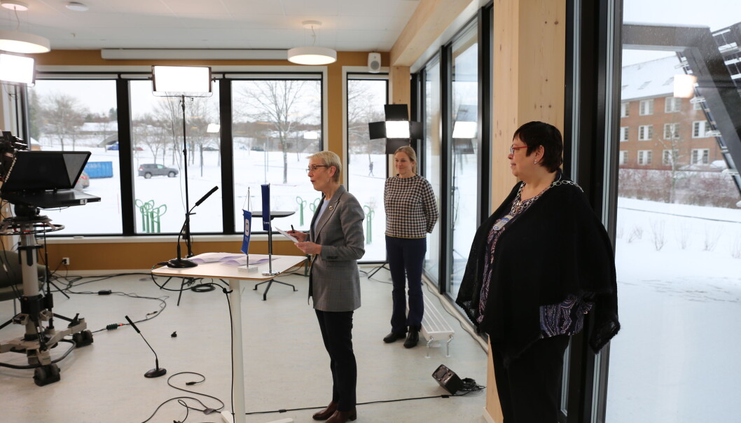 Rektor ved NTNU Anne Borg lovte sammen med konsernsjef ved Sintef Alexandra Bech Gjørv å videreføre det nære samarbeidet mellom de to institusjonene. Ordfører Rita Ottervik overværte begivenheten. Rektor ved NTNU Anne Borg lovte sammen med konsernsjef ved Sintef Alexandra Bech Gjørv å videreføre det nære samarbeidet mellom de to institusjonene. Ordfører Rita Ottervik overværte begivenheten.