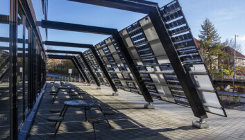 Dette er bare noen av solcellepanelene som genererer elektrisitet for det nye bygget. Dette er bare noen av solcellepanelene som genererer elektrisitet for det nye bygget.