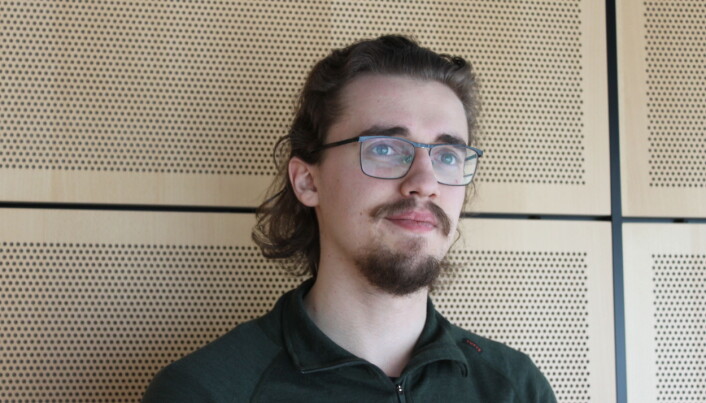 Lars Ringen Vik-Mo forteller at han ikke har vært redd for smitte selv, men har merket konsekvensene av pandemien som student. Lars Ringen Vik-Mo forteller at han ikke har vært redd for smitte selv, men har merket konsekvensene av pandemien som student.