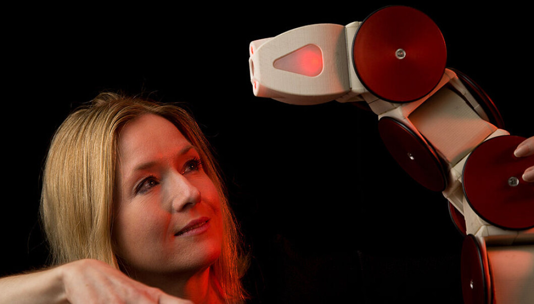 Professor Kristin Ytterstad Pettersen vil de neste fem årene få til sammen 25 millioner fra EU for å jobbe med roboter. Professor Kristin Ytterstad Pettersen vil de neste fem årene få til sammen 25 millioner fra EU for å jobbe med roboter.