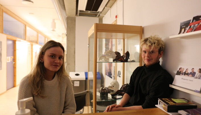 Camilla Dahlø og Ola Ryen Tøndel mener en bærekraftig produksjon må involvere det som skjer bak scenen så vel som det på. Camilla Dahlø og Ola Ryen Tøndel mener en bærekraftig produksjon må involvere det som skjer bak scenen så vel som det på.