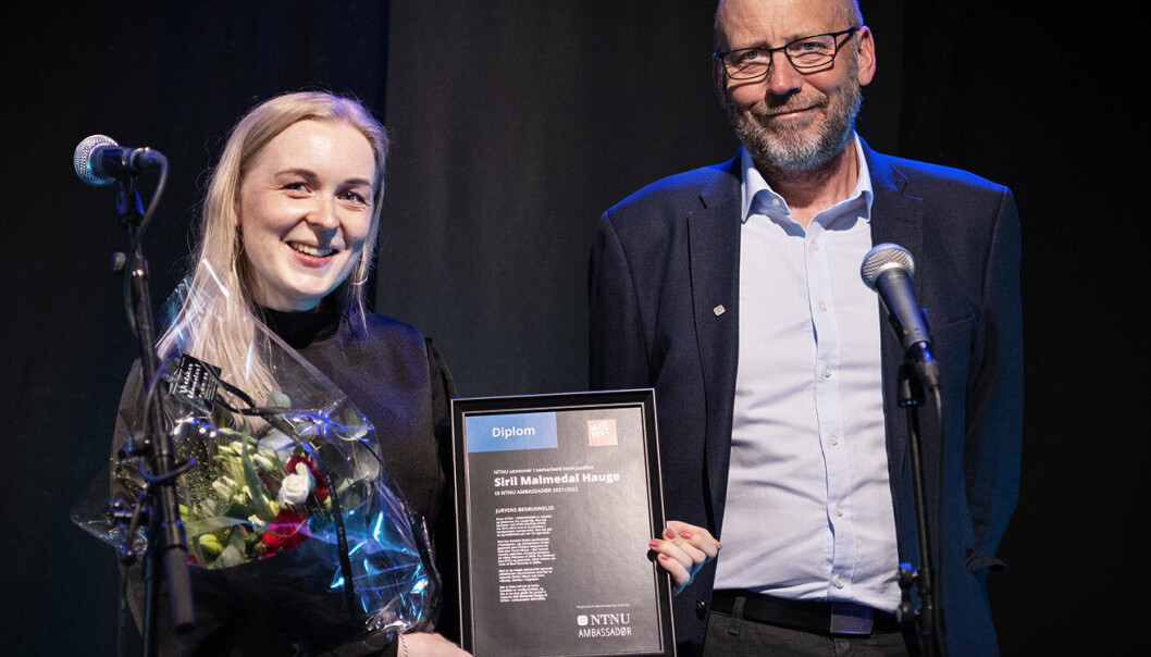 En glad nybakt NTNU-ambassadør for 2021. Her sammen med prorektor Tor Grande En glad nybakt NTNU-ambassadør for 2021. Her sammen med prorektor Tor Grande