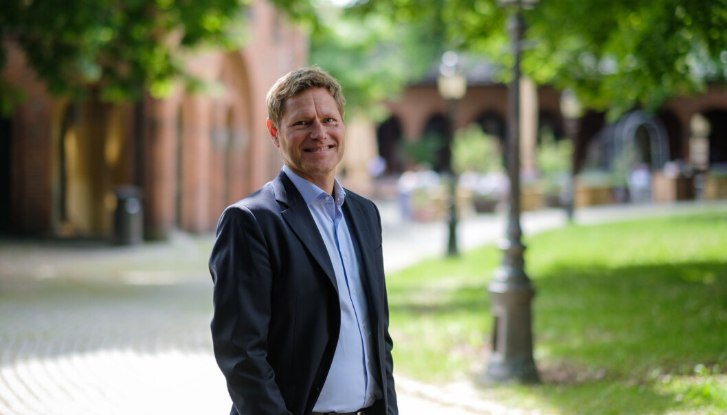 - Vi er bestykket med gulrøtter, ingen pisk, fastslår direktøren for det nye direktoratet som universiteter og høgskoler må forholde seg til i framtida. - Vi er bestykket med gulrøtter, ingen pisk, fastslår direktøren for det nye direktoratet som universiteter og høgskoler må forholde seg til i framtida.