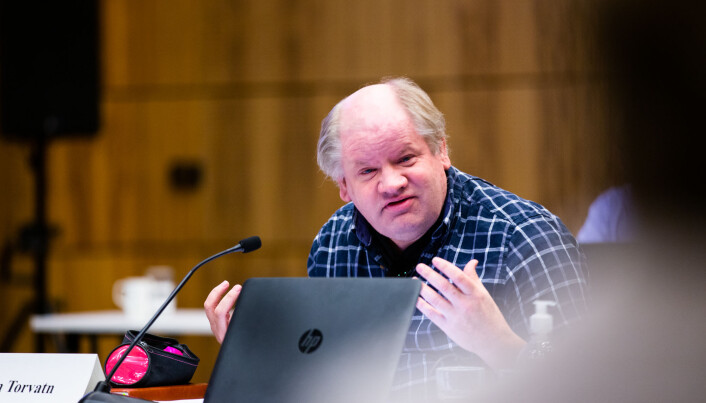 Tim Torvatn mener det burde huskes at man ikke nødvendigvis behersker engelsk som administrativt språk selv om man behersker det vitenskapelig. Tim Torvatn mener det burde huskes at man ikke nødvendigvis behersker engelsk som administrativt språk selv om man behersker det vitenskapelig.