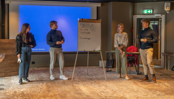 Maria Hubbuck, Stian Topland, Linda Guddal og Marcus Grand skal holde sin endelige presentasjon av løsningene de har funnet 9. august. Maria Hubbuck, Stian Topland, Linda Guddal og Marcus Grand skal holde sin endelige presentasjon av løsningene de har funnet 9. august.