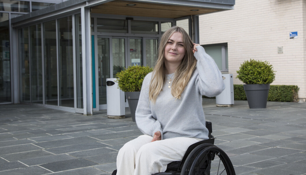 Som rullestolbruker må Maren S. Romundstad håndtere problemer andre ikke støter på når de flytter til et nytt studiested. Som rullestolbruker må Maren S. Romundstad håndtere problemer andre ikke støter på når de flytter til et nytt studiested.