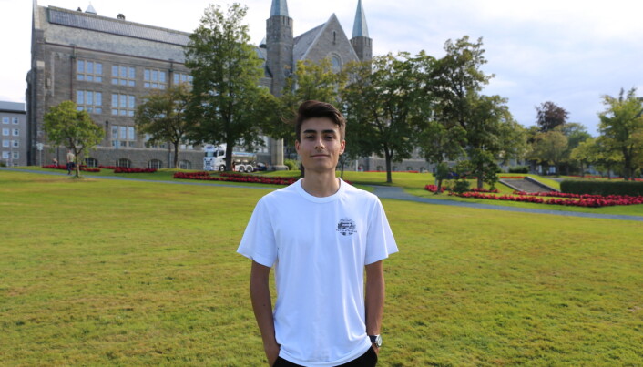 Pablo er imponert over Hovedbygget på NTNU. Det var en av grunnene til at han tenkte det måtte være et bra universitet. Pablo er imponert over Hovedbygget på NTNU. Det var en av grunnene til at han tenkte det måtte være et bra universitet.