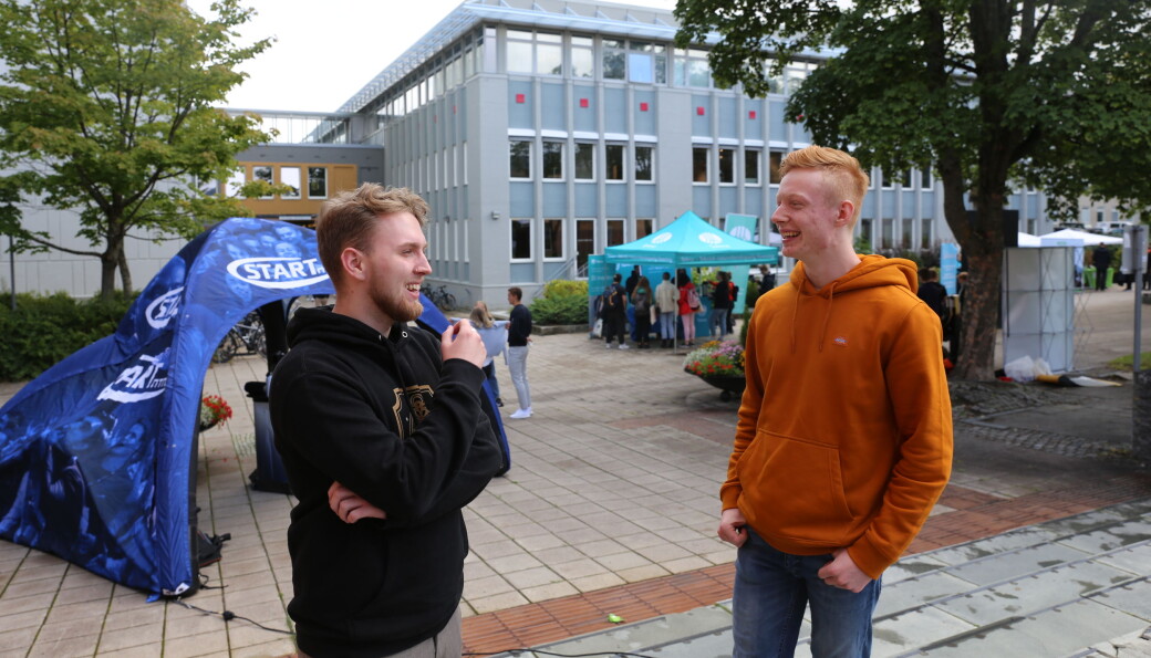 Dennis Eliassen og Petter Nilsen er glad for å ha fått en fysisk immatrikulering på campus. Dennis Eliassen og Petter Nilsen er glad for å ha fått en fysisk immatrikulering på campus.