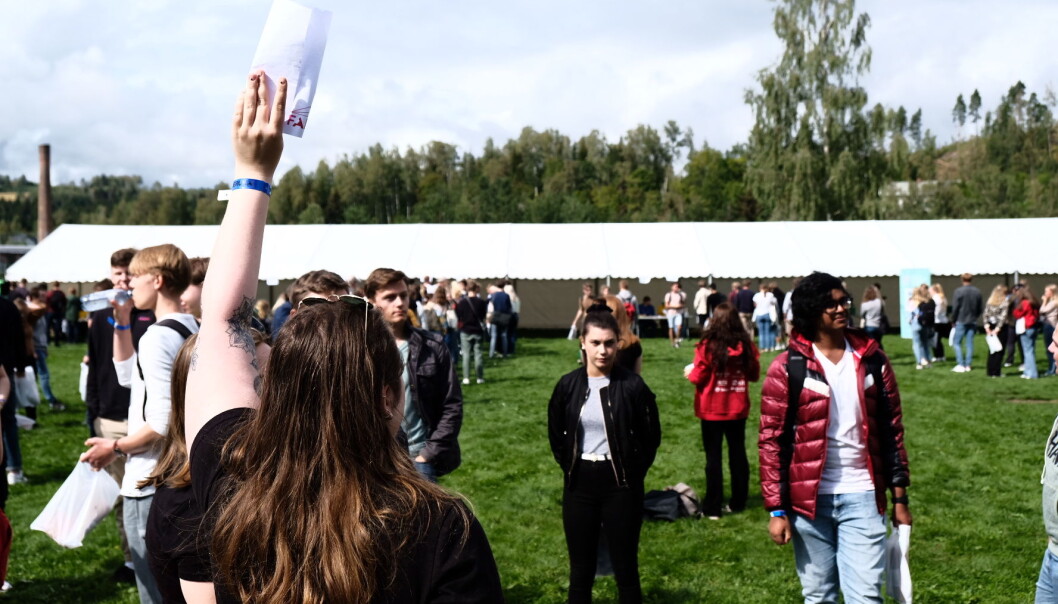 Det var ikke det største skiltet de hadde å navigere etter studentene som skulle finne sine respektive faddergrupper, men til slutt var alle samlet. Det var ikke det største skiltet de hadde å navigere etter studentene som skulle finne sine respektive faddergrupper, men til slutt var alle samlet.