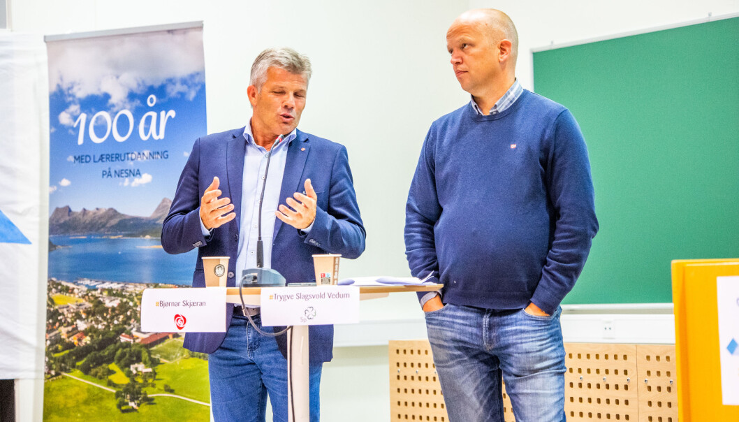 Arbeiderpartiiets Bjørnar Skjæran (t.v.) og Senterpartiets Trygve Slagsvold Vedum lovte torsdag at deres partier ville stemme for en høyskole på Nesna. Arbeiderpartiiets Bjørnar Skjæran (t.v.) og Senterpartiets Trygve Slagsvold Vedum lovte torsdag at deres partier ville stemme for en høyskole på Nesna.