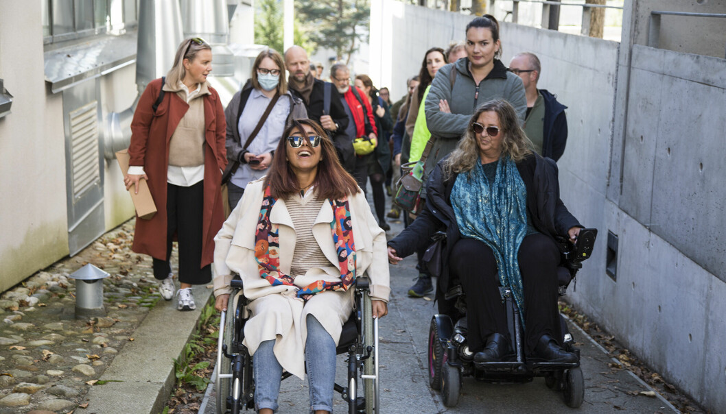 Universell utforming: Hvordan er det å komme seg rundt på campus i en rullestol? Ill.foto.