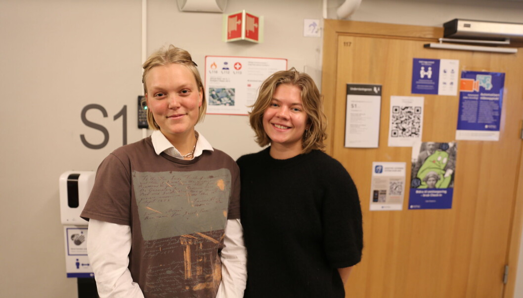 Jenny Hellebust og Marte Fossum liker veldig godt å møte opp fysisk i emner som har en praktisk komponent. Jenny Hellebust og Marte Fossum liker veldig godt å møte opp fysisk i emner som har en praktisk komponent.