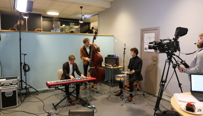 Jazzstudentene i We Take Requests hyller 50-tallsjazz. Jazzstudentene i We Take Requests hyller 50-tallsjazz.