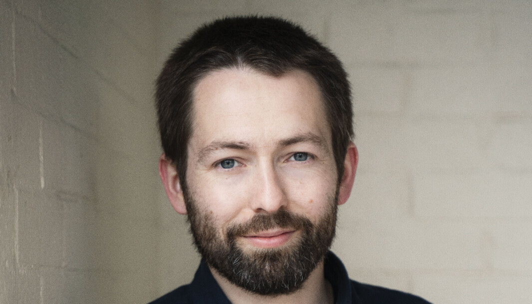 Melhusbyggen Erlend Skjetne vant fredag NTNUs litteraturpris for diktsamlingen «Skare». Melhusbyggen Erlend Skjetne vant fredag NTNUs litteraturpris for diktsamlingen «Skare».