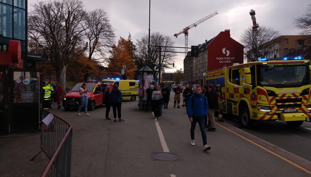 Full utrykning, men mye var under kontroll da nødetatene ankom. Full utrykning, men mye var under kontroll da nødetatene ankom.