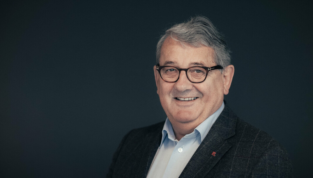 Riksrevisjonen, her ved riksrevisor Per Kristian Foss, sier kryssubsidiering kan skade konkurransen i markedet ved at virksomheter i UH-sektoren tilbyr forskning til en lavere pris enn sine konkurrenter. Riksrevisjonen, her ved riksrevisor Per Kristian Foss, sier kryssubsidiering kan skade konkurransen i markedet ved at virksomheter i UH-sektoren tilbyr forskning til en lavere pris enn sine konkurrenter.