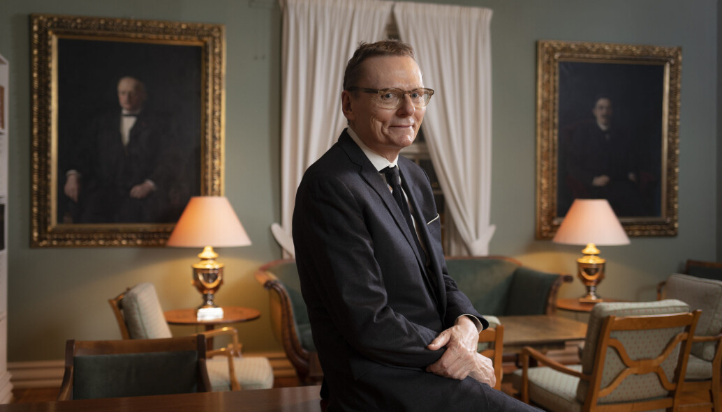 James A. Robinson på Lerchendal Gård. Selv om han selv er utdannet økonom opplever han dem som ensrettet. James A. Robinson på Lerchendal Gård. Selv om han selv er utdannet økonom opplever han dem som ensrettet.