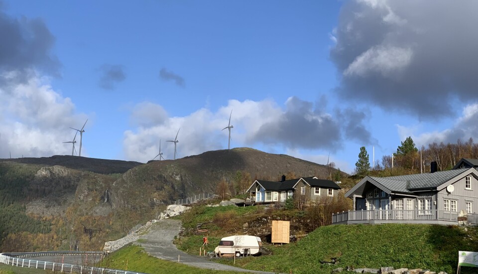 Vindkraft blir mye diskutert i den offentlige debatten, og også i UA. Her ser vi vindturbiner i Åfjord.