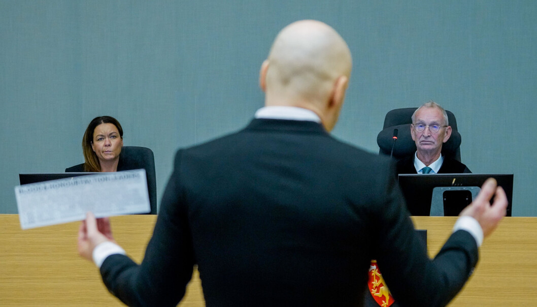 Meddommer Henriette Thoner, terrordømte Anders Behring Breivik, sorenskriver Dag Bjørvik i den provisoriske rettssalen i Skien fengsel første dag av rettssaken der han begjærer seg prøveløslatt. Det kom fram at terroristen tar fag ved HI Molde. Meddommer Henriette Thoner, terrordømte Anders Behring Breivik, sorenskriver Dag Bjørvik i den provisoriske rettssalen i Skien fengsel første dag av rettssaken der han begjærer seg prøveløslatt. Det kom fram at terroristen tar fag ved HI Molde.