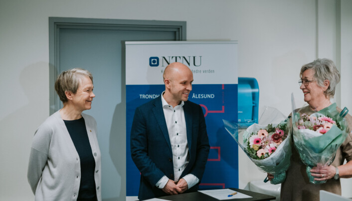 De feiret desentralisert medisinutdanning i Ålesund: Siri Forsmo til venstre, Øyvind Bakke i Helse Møre og Romsdal og Annik Magerholm Fet De feiret desentralisert medisinutdanning i Ålesund: Siri Forsmo til venstre, Øyvind Bakke i Helse Møre og Romsdal og Annik Magerholm Fet