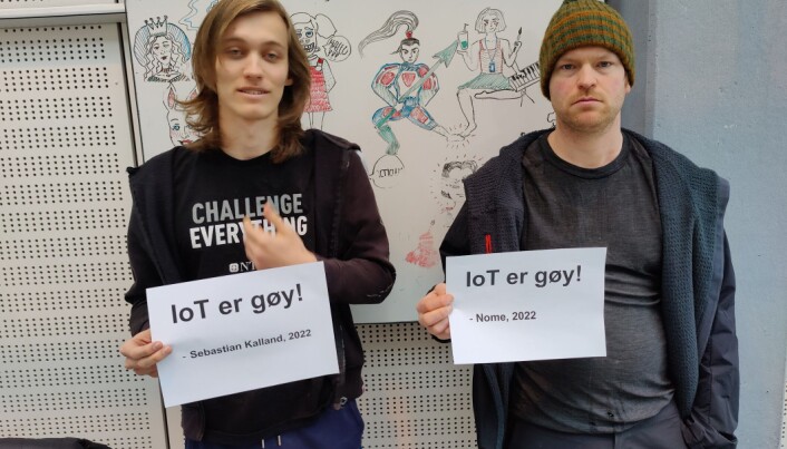 Også 2. års student ved studiet elsys, Sebastian Kalland og matteforeleser for elsys, Morten Nome synes at IoT er gøy. (De skulle egentlig smile på bildene, men truslene mine var ikke spesielt effektive på dem. Ikke legg for mye baktanke i det derimot, de elsker begge IoT, jeg lover.) Også 2. års student ved studiet elsys, Sebastian Kalland og matteforeleser for elsys, Morten Nome synes at IoT er gøy. (De skulle egentlig smile på bildene, men truslene mine var ikke spesielt effektive på dem. Ikke legg for mye baktanke i det derimot, de elsker begge IoT, jeg lover.)